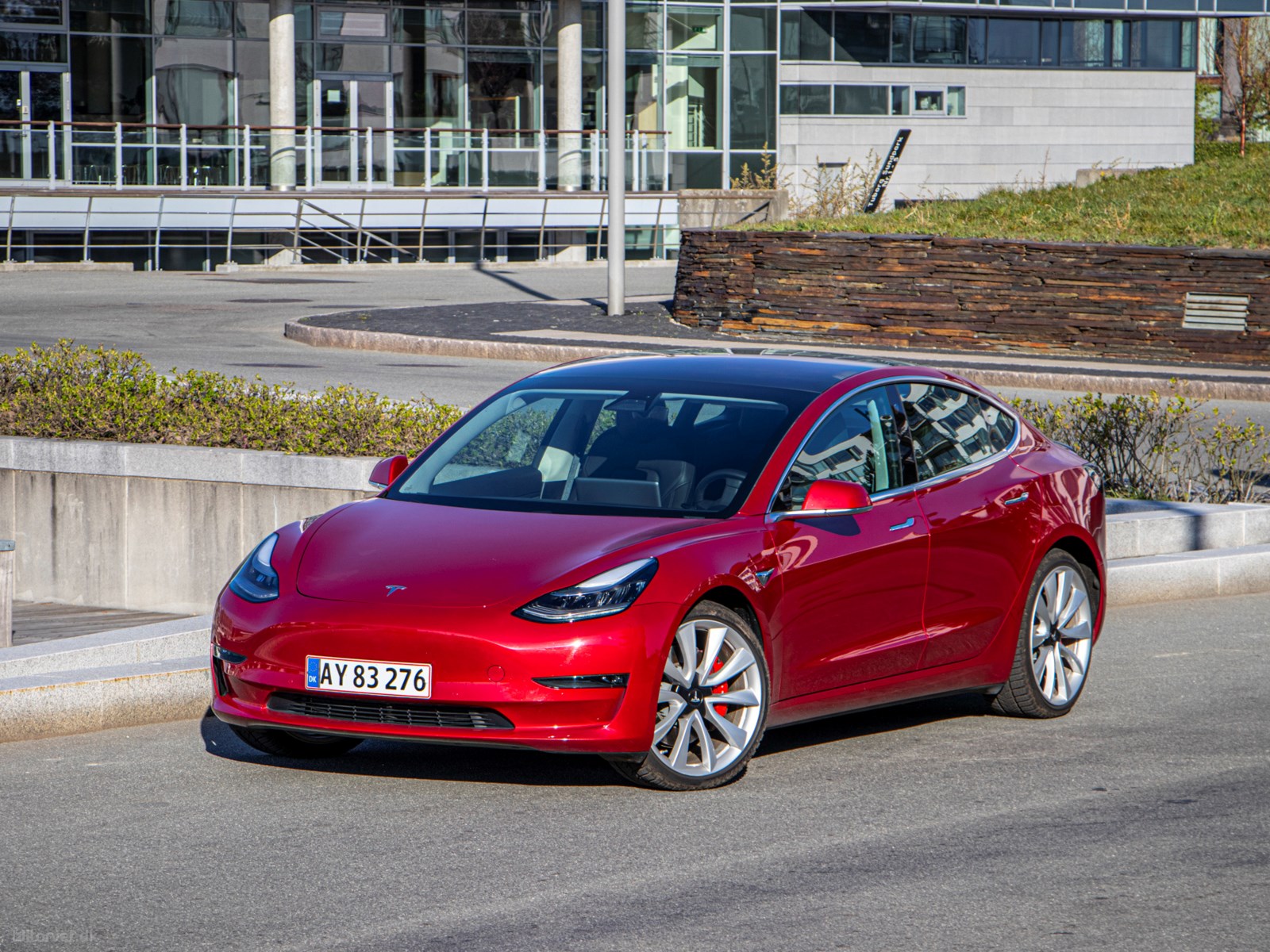 Anmeldelse: Tusindeårsfalken - Tesla Model 3 er landet - Biltorvet